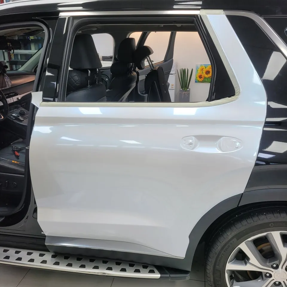 Hyundai Palisadeのカーラッピング事例|ブルーパールホワイト 施工写真 2-2