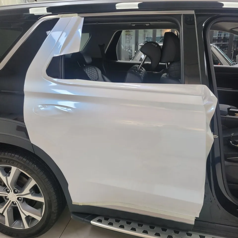 Hyundai Palisadeのカーラッピング事例|ブルーパールホワイト 施工写真 3-2