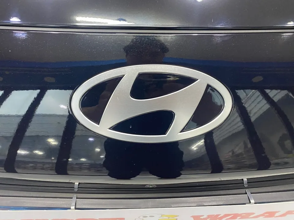 Hyundai IONIQ 6のカーラッピング事例|費用目安・仕上がり 施工写真 3-1