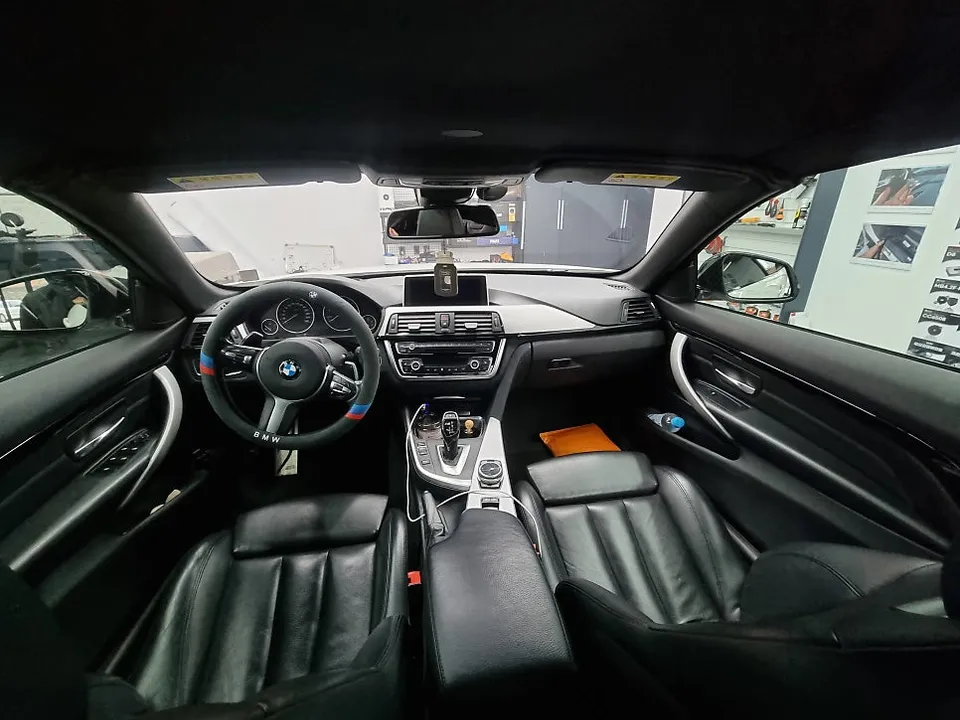 BMW 4 Seriesのカーオーディオ施工事例 施工写真 2-1