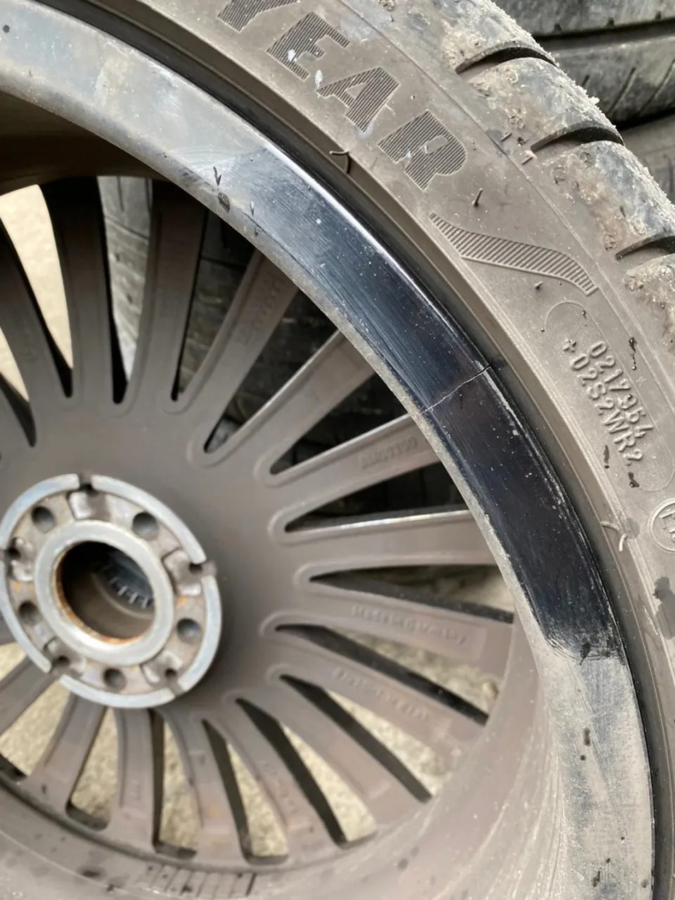Mercedes-Benz CLS 450 wheel repair - Mercedes-Benz CLS 450 Wheel Repair Review - Saved ₩1.5 Million photo 3