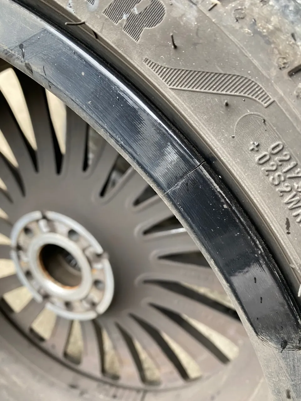 Mercedes-Benz CLS 450 wheel repair - Mercedes-Benz CLS 450 Wheel Repair Review - Saved ₩1.5 Million photo 4