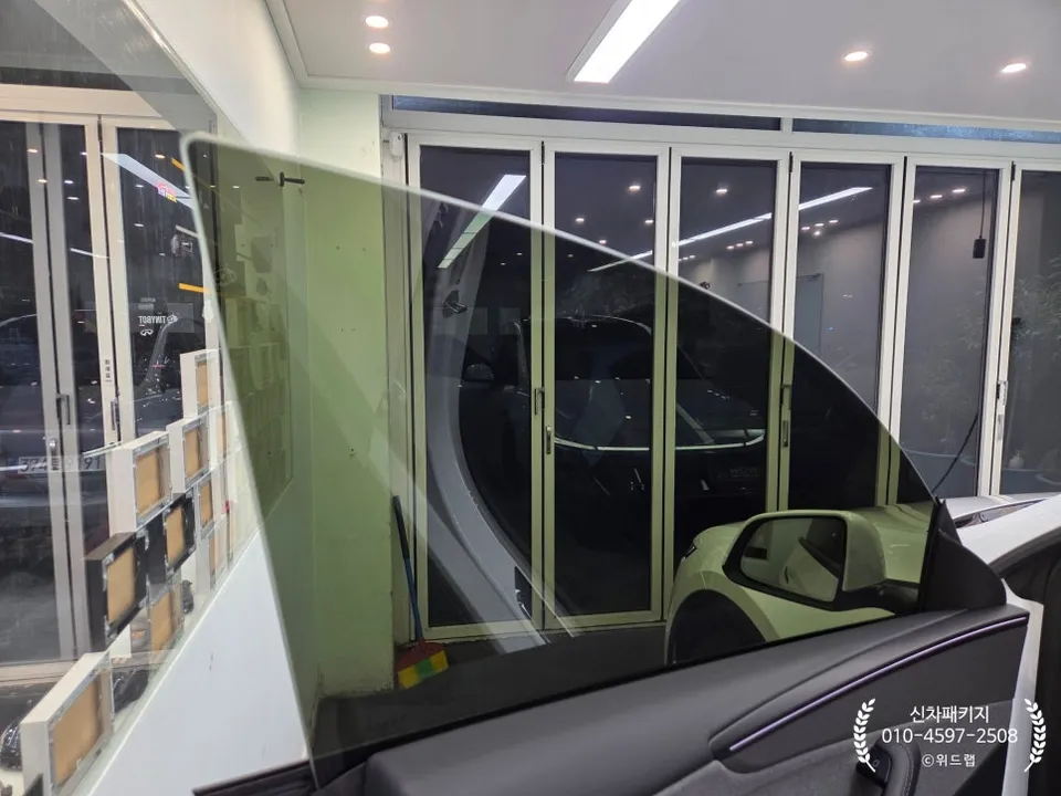 Tesla Model YのPPF施工事例 施工写真 1-3