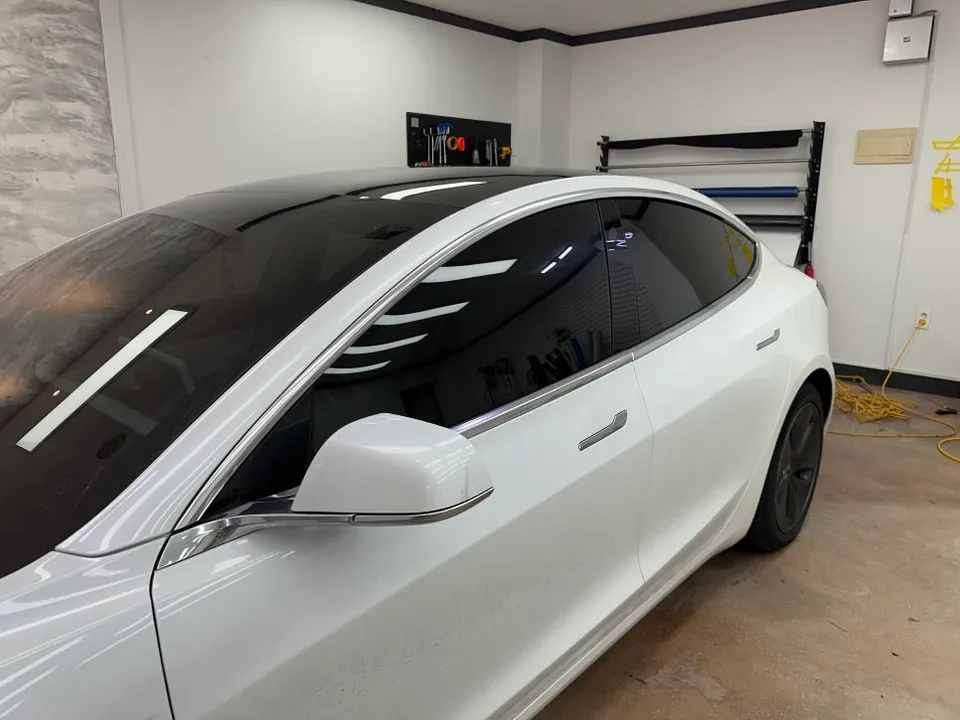Tesla Model 3のカーラッピング事例|サテンブラック化 施工写真 1-1