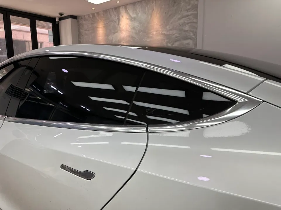 Tesla Model 3のカーラッピング事例|サテンブラック化 施工写真 2-1