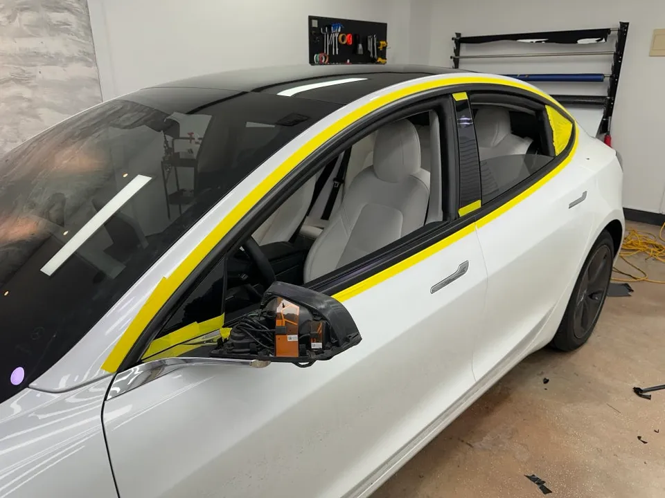 Tesla Model 3のカーラッピング事例|サテンブラック化 施工写真 3-3