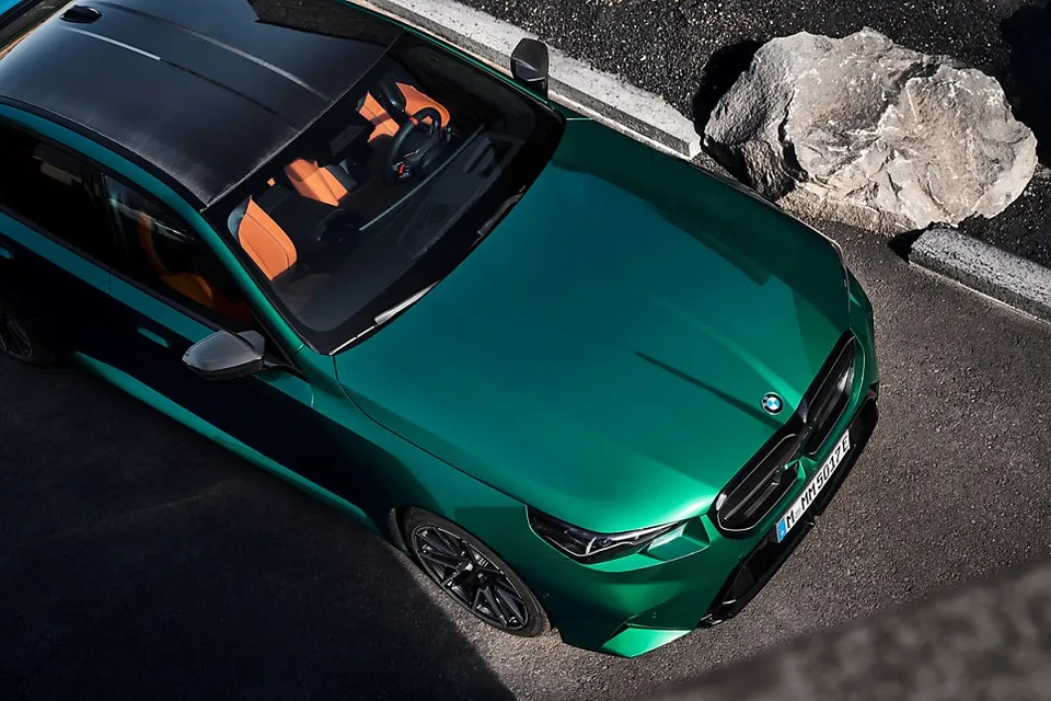 BMW M5のカーラッピング事例|費用目安・仕上がり 施工写真 2-2