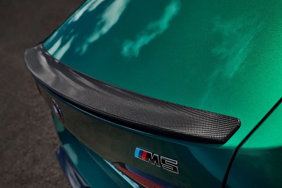 BMW M5のカーラッピング事例|費用目安・仕上がり 施工写真 1-3