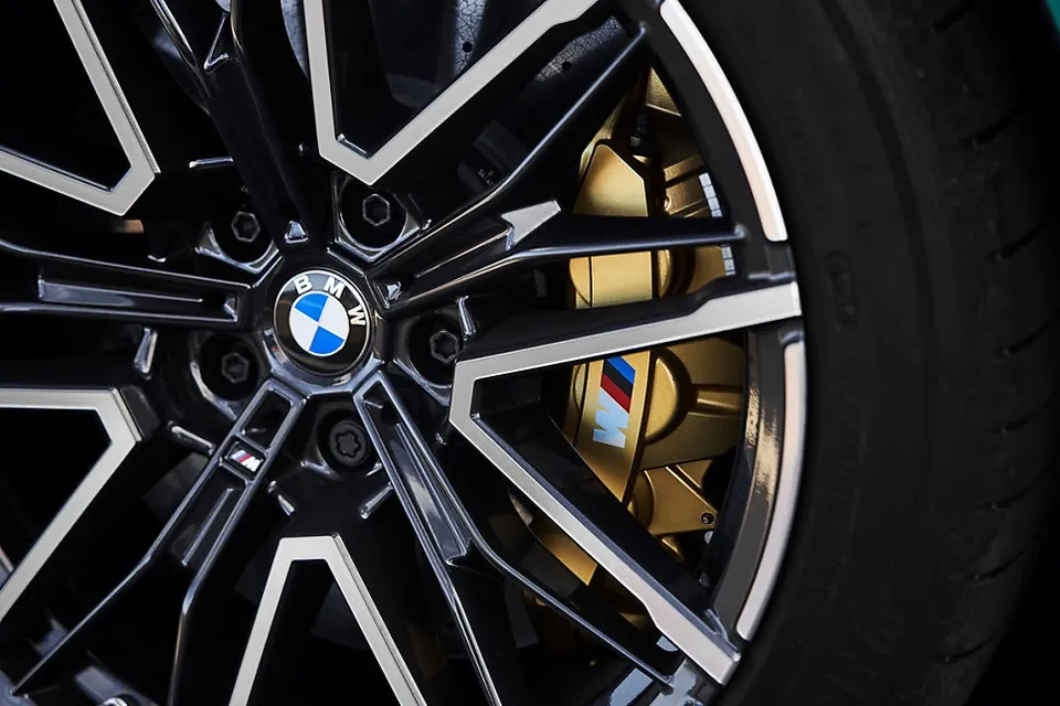 BMW M5のカーラッピング事例|費用目安・仕上がり 施工写真 3-3