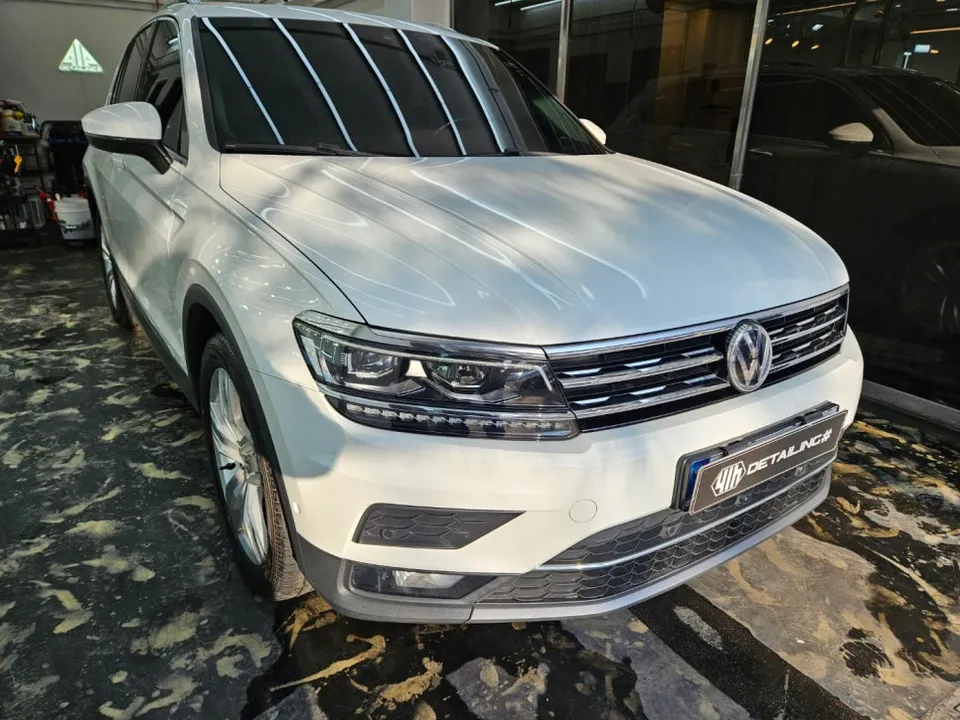 Volkswagen Tiguanのガラスコーティング事例|費用目安・仕上がり 施工写真 3-1
