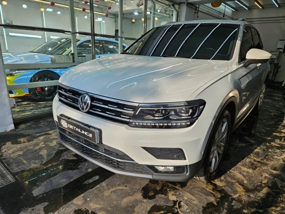 Volkswagen Tiguanのガラスコーティング事例|費用目安・仕上がり 施工写真 1-2