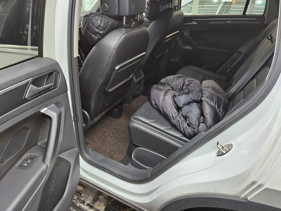 Volkswagen Tiguanのガラスコーティング事例|費用目安・仕上がり 施工写真 1-3