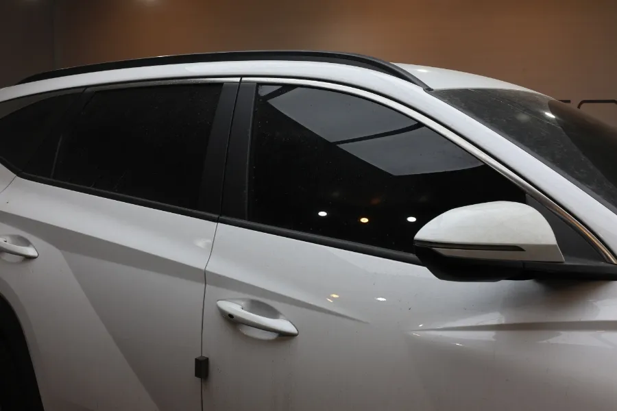 Lexus NXのカーフィルム施工事例|断熱・スモーク効果 施工写真 3-1