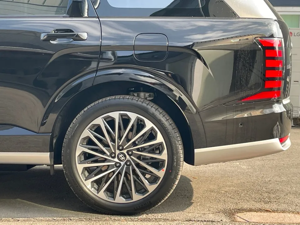 Hyundaiのホイールリペア・塗装事例 施工写真 1-2