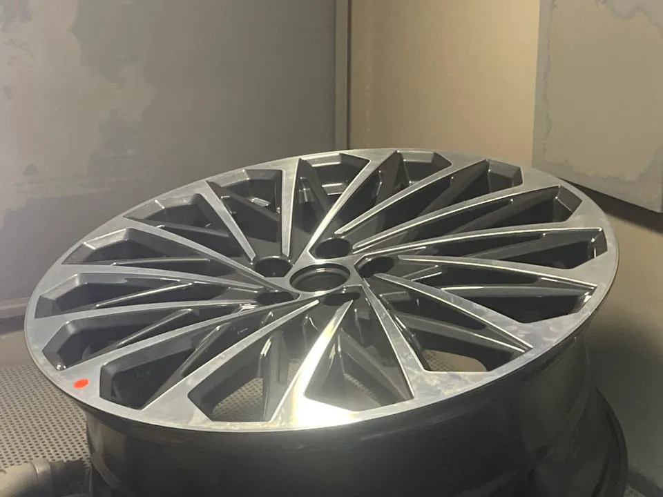 Hyundaiのホイールリペア・塗装事例 施工写真 1-3