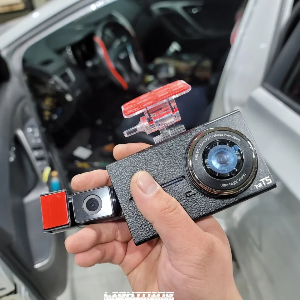 Hyundai Elantraのドラレコ取付事例|費用目安・仕上がり 施工写真 2-2