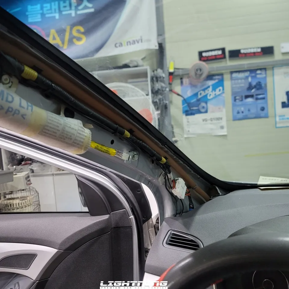 Hyundai Elantraのドラレコ取付事例|費用目安・仕上がり 施工写真 1-3