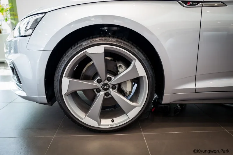 Audi A5 wheel repair - Audi A5 Wheel Repair & Painting Review: Curb Rash Fix photo 3