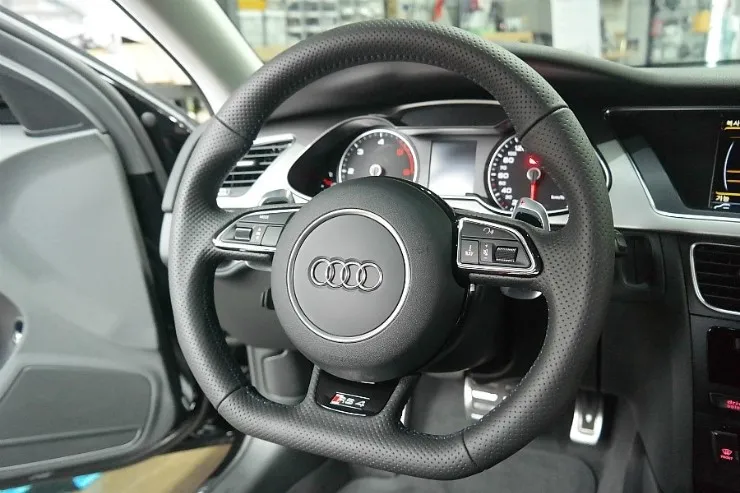 Audi A4 B9 steering wheel - Audi A4 B9 Steering Wheel Customization Review photo 3