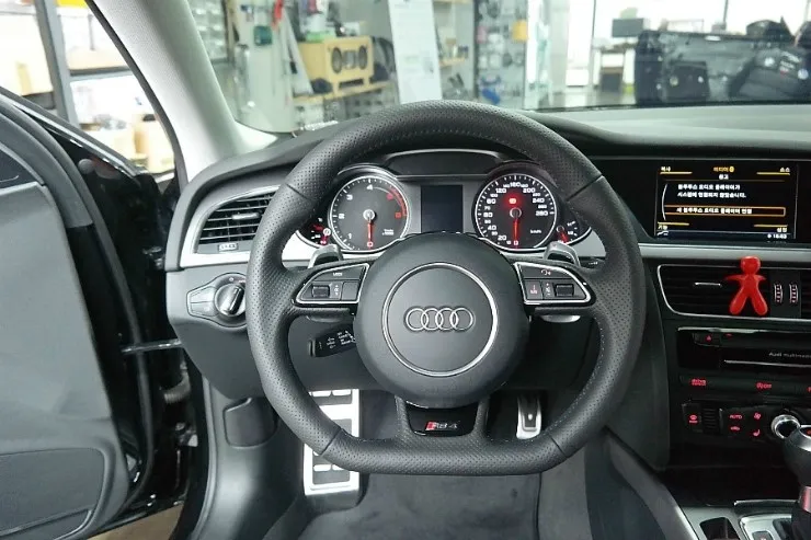 Audi A4 B9 steering wheel - Audi A4 B9 Steering Wheel Customization Review photo 4