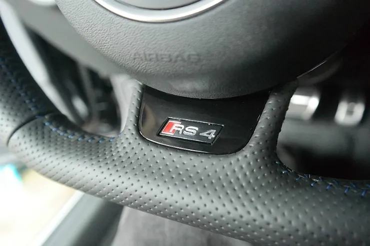 Audi A4 B9 steering wheel - Audi A4 B9 Steering Wheel Customization Review photo 5