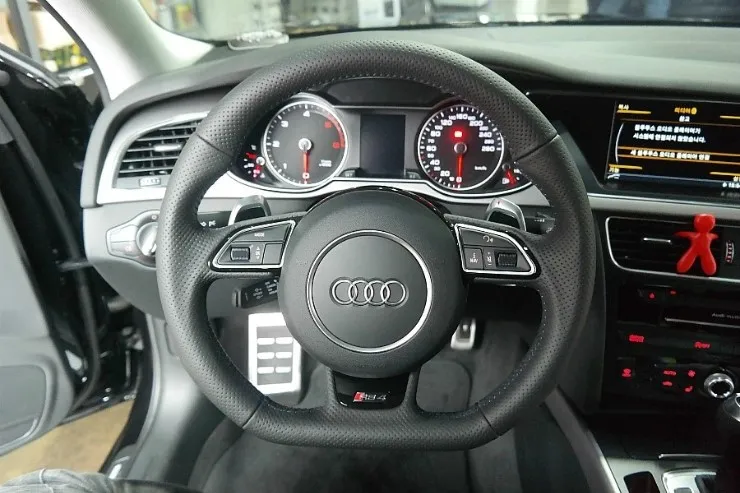 Audi A4 B9 steering wheel - Audi A4 B9 Steering Wheel Customization Review photo 7