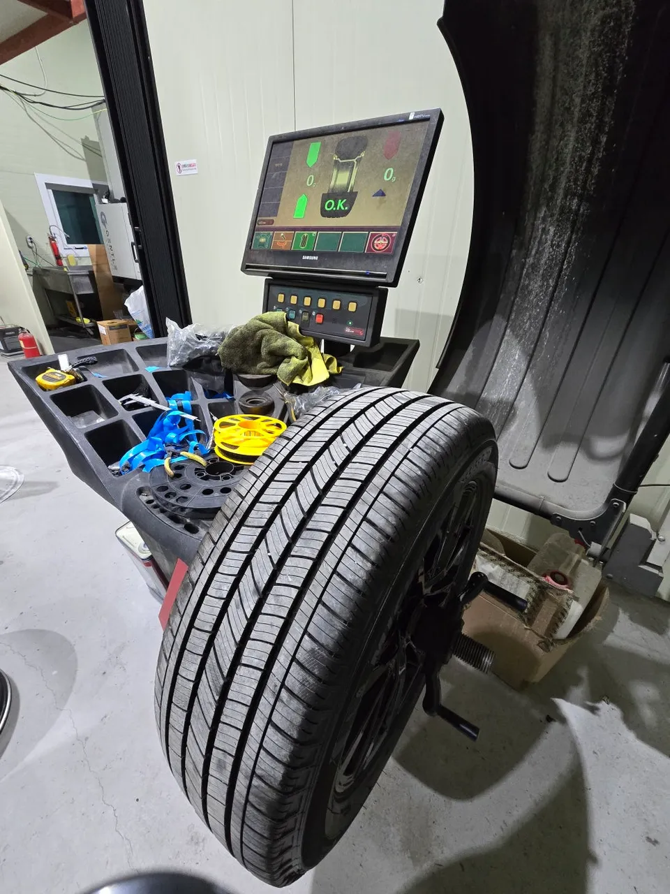 Ford Explorerのホイールリペア・塗装事例 施工写真 3-2