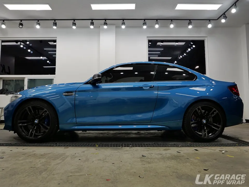 BMW M2 vinyl wrap - BMW M2 Vinyl Wrap Review: High-Gloss PET Film Installation photo 3