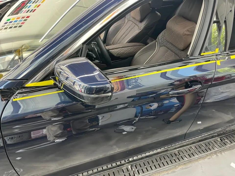 BMW 5 Seriesのカーラッピング事例｜クロームパーツのブラックアウト 施工写真 1-2