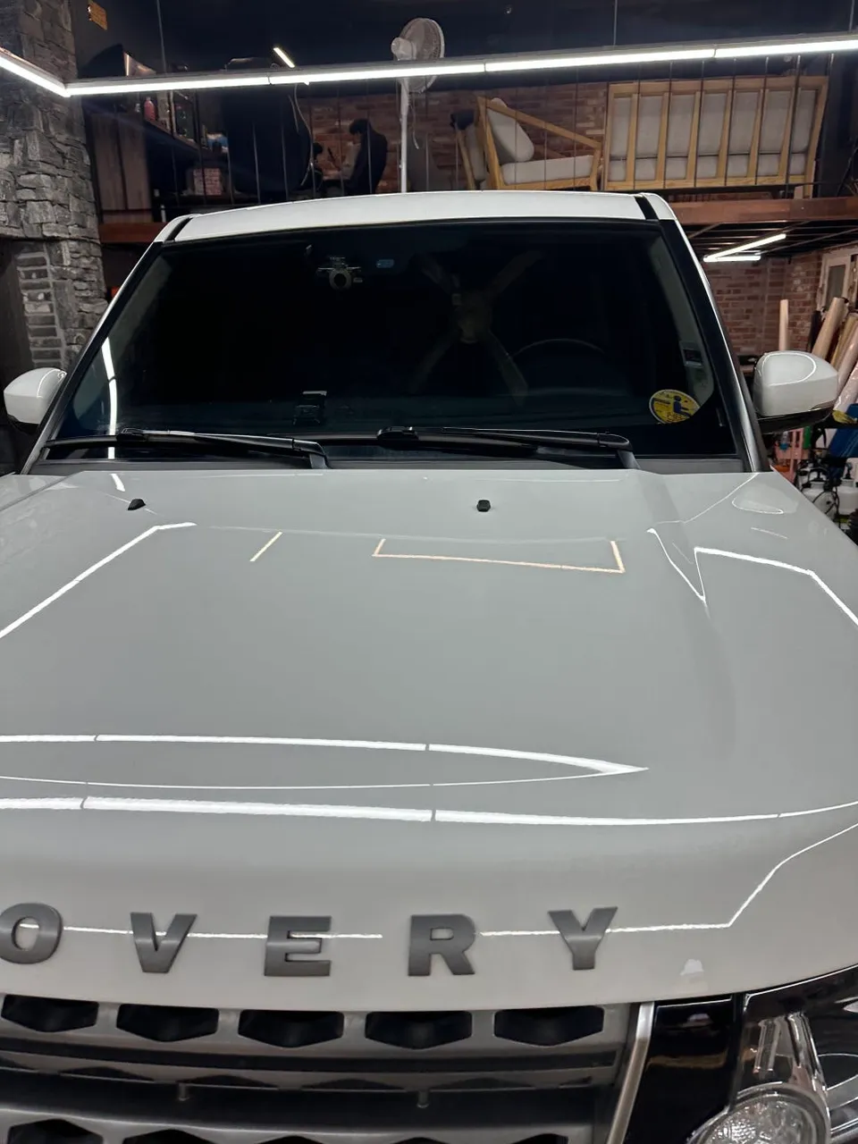 Land Rover Discovery 4のガラスコーティング事例|費用目安・仕上がり 施工写真 1-3