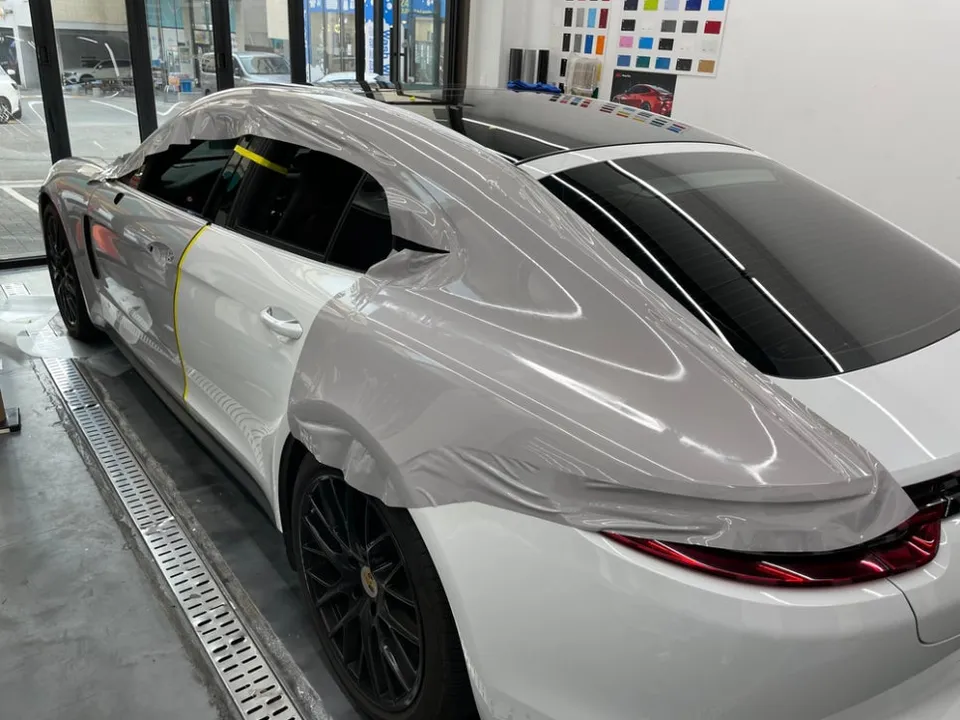 ポルシェ カイエンのカーラッピング事例|費用目安・仕上がり 施工写真 1-3