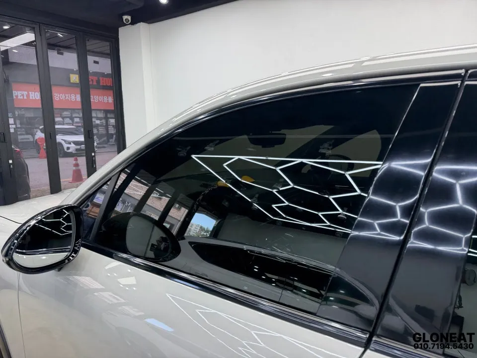 Porsche Cayenneのカーフィルム施工事例｜費用目安・仕上がり 施工写真 1-2