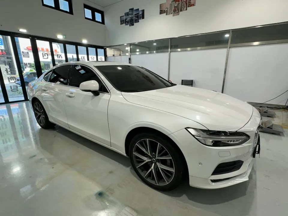 Volvo S90 window tinting - Volvo S90 Window Tinting Review: Before & After photo 3