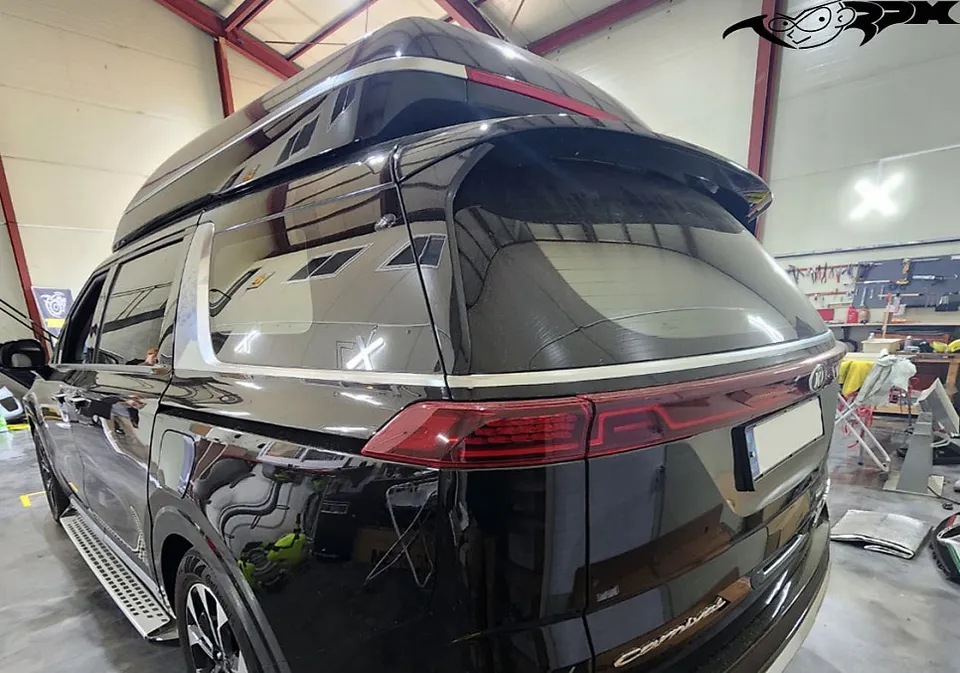 Kia Carnivalのカーラッピング事例|クローム除去で高級感アップ 施工写真 1-2