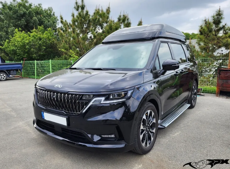 Kia Carnivalのカーラッピング事例|クローム除去で高級感アップ 施工写真 2-2