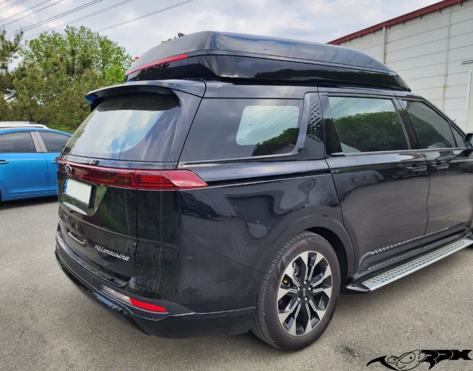Kia Carnivalのカーラッピング事例|クローム除去で高級感アップ 施工写真 3-2