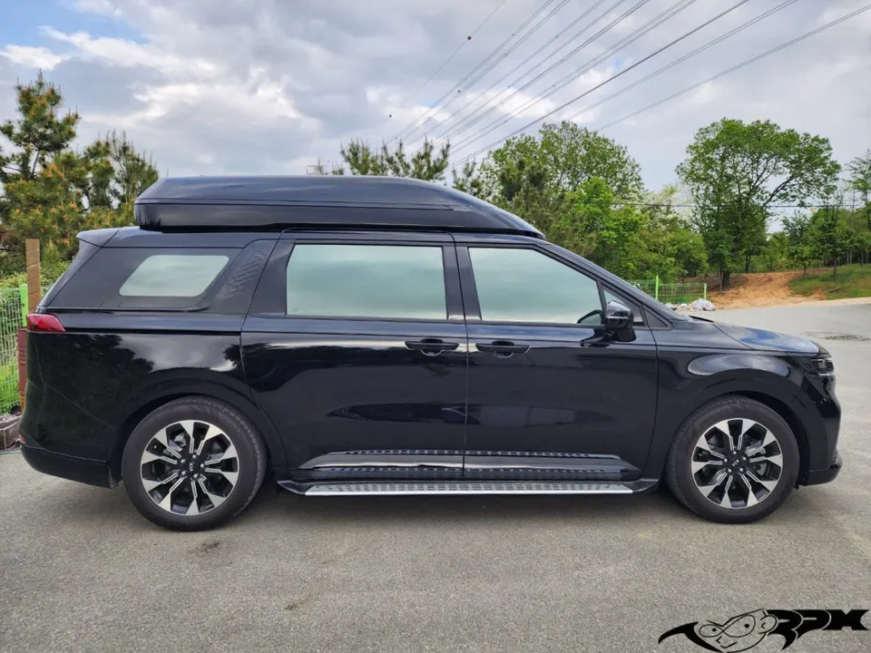 Kia Carnivalのカーラッピング事例|クローム除去で高級感アップ 施工写真 3-3