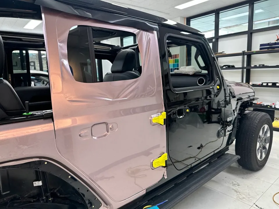 Jeep Wranglerのカーラッピング事例 施工写真 6