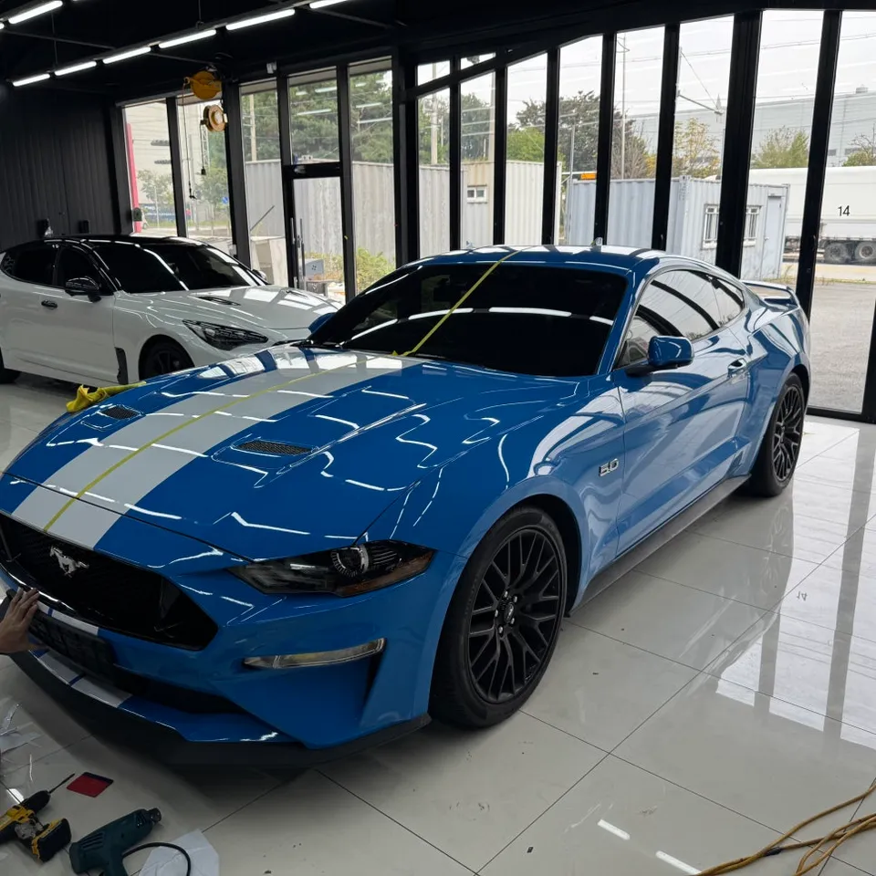 Ford Mustangのカーラッピング事例 施工写真 1-2