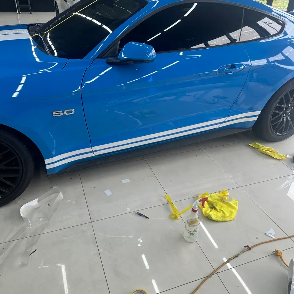 Ford Mustangのカーラッピング事例 施工写真 2-2
