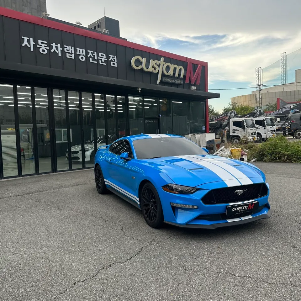 Ford Mustangのカーラッピング事例 施工写真 3-2