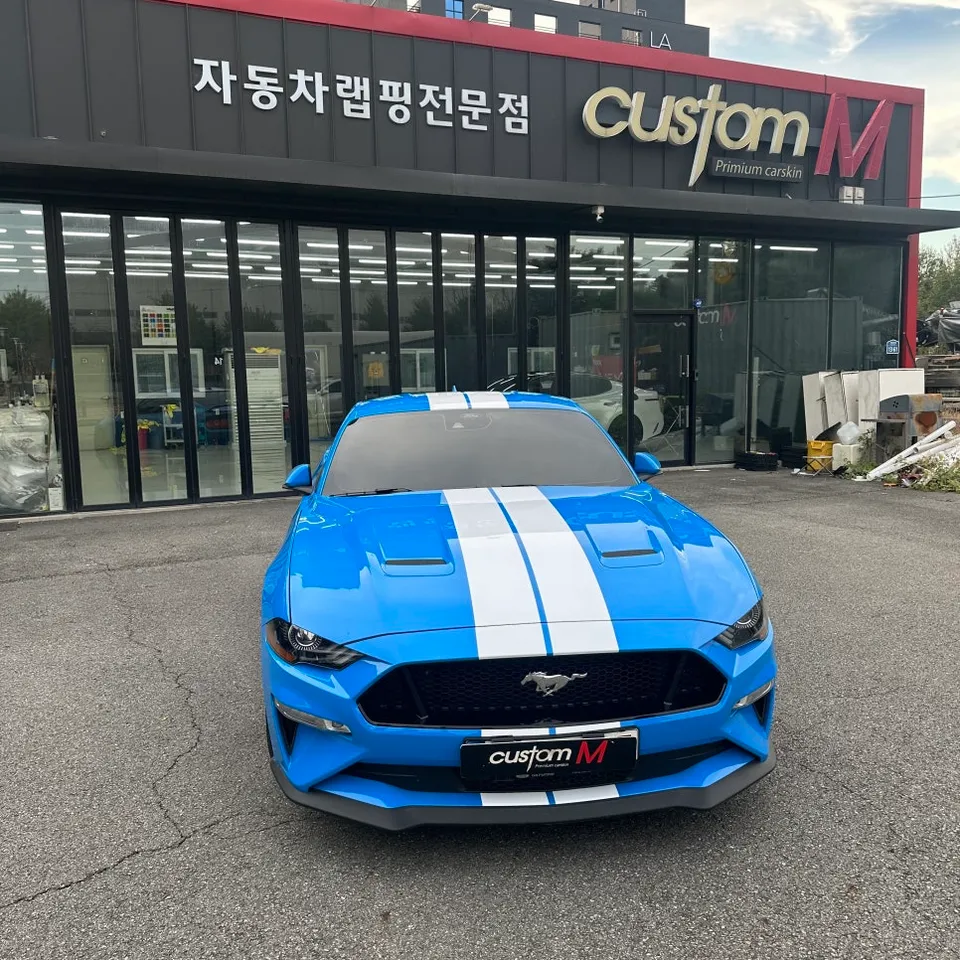 Ford Mustangのカーラッピング事例 施工写真 4-2