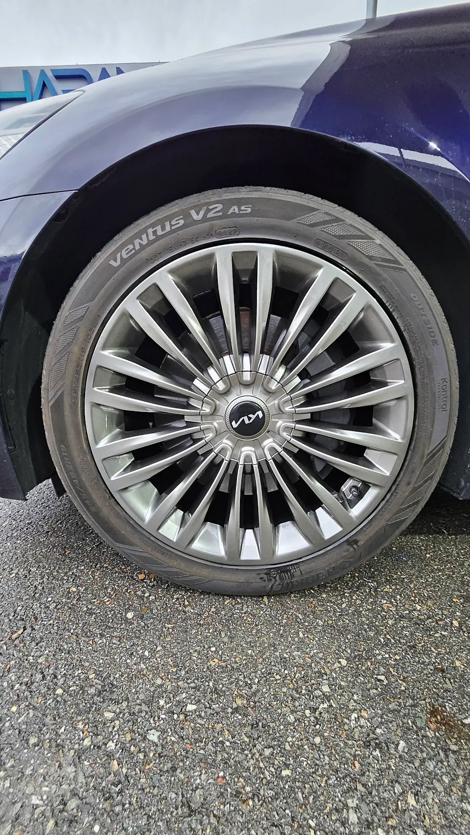 Kia K900のホイールリペア・塗装事例 施工写真 2