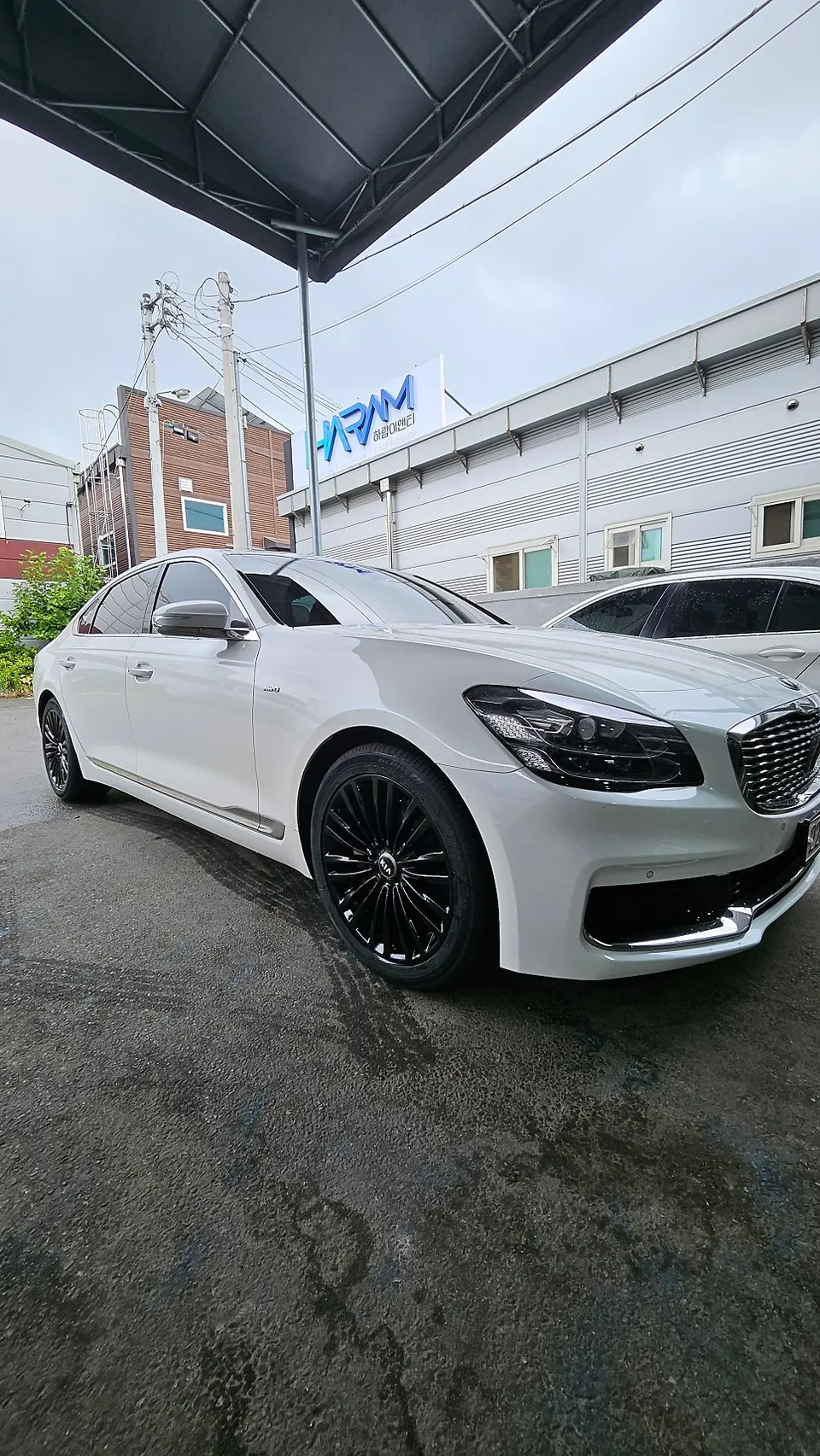 Kia K900のホイールリペア・塗装事例 施工写真 3
