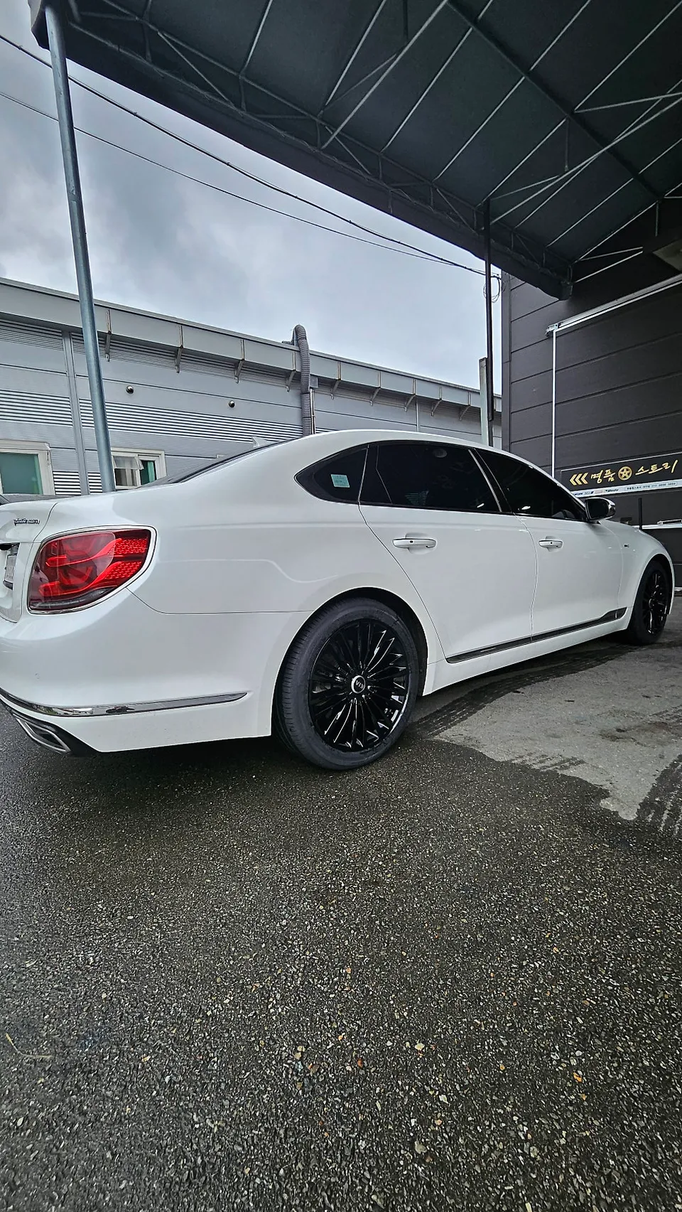 Kia K900のホイールリペア・塗装事例 施工写真 5