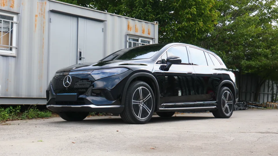 Mercedes-Benz EQS SUV 450 body kit review
