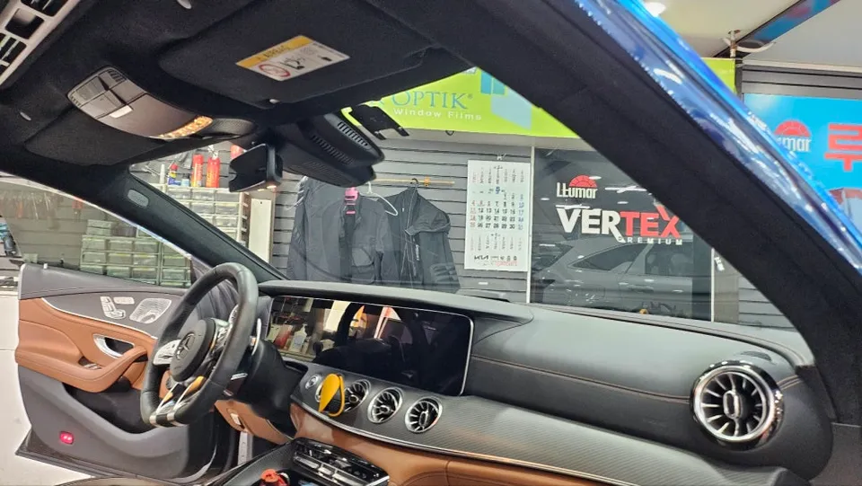 Mercedes-Benz Mercedesのカーフィルム施工事例|費用目安・仕上がり 施工写真 1-2