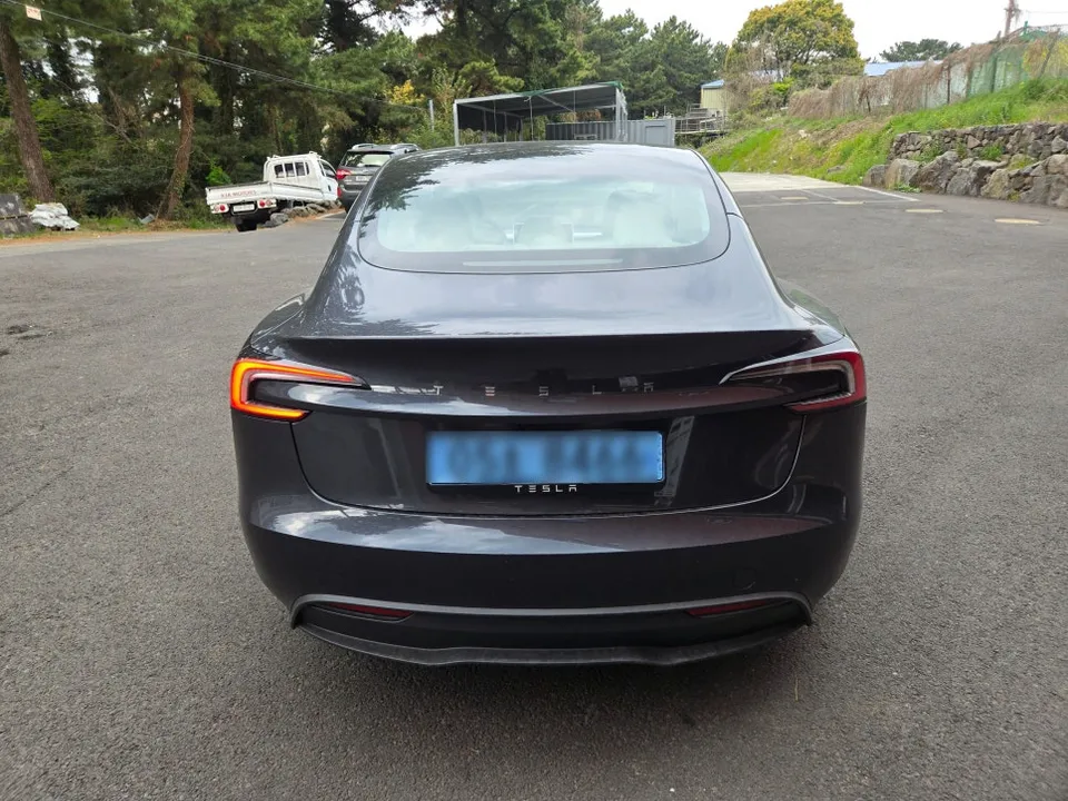 Tesla Model 3 PPF施工事例：費用目安と仕上がり 施工写真 1-2