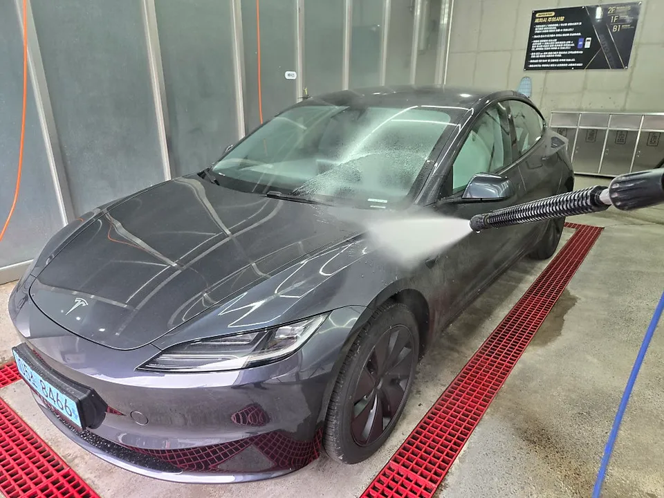 Tesla Model 3 PPF施工事例：費用目安と仕上がり 施工写真 3-2