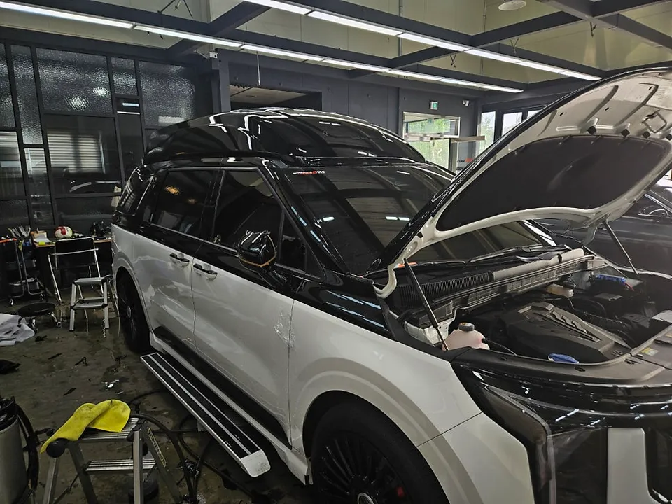 Kia Carnival Hi-Limousine PPF施工事例｜費用目安・仕上がり 施工写真 1-2